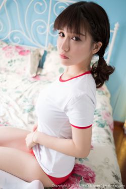 美女露胸视频